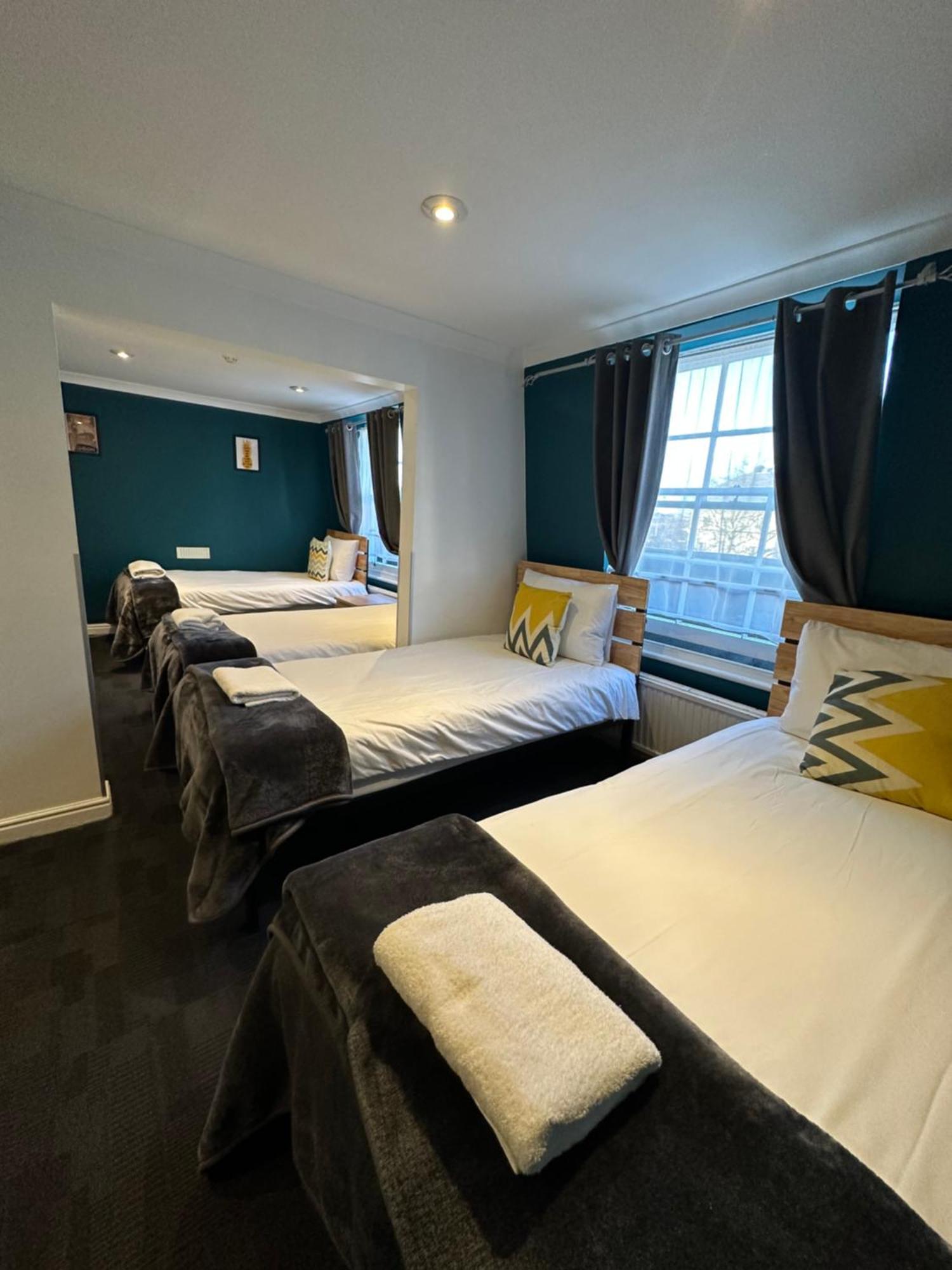 Smart Hyde Park View Хостел *