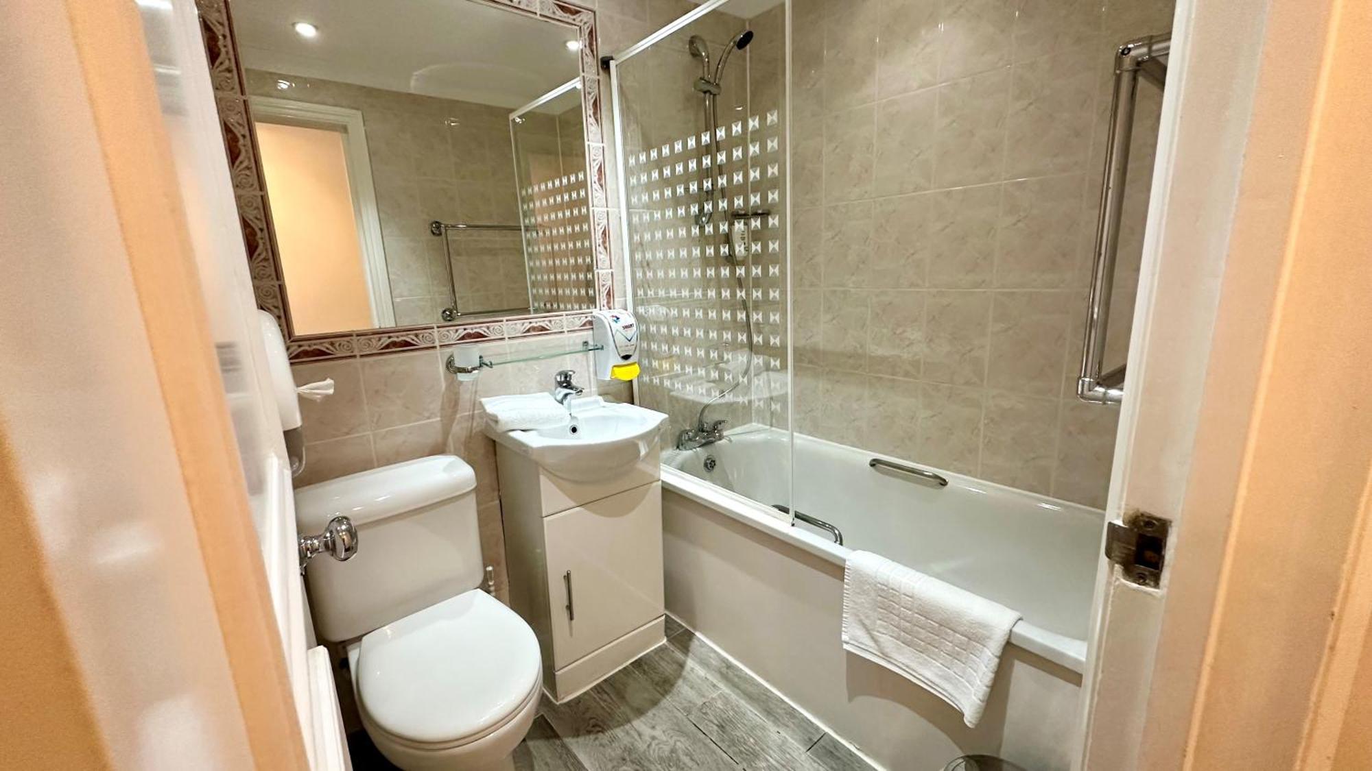 Smart Hyde Park View Хостел Лондон