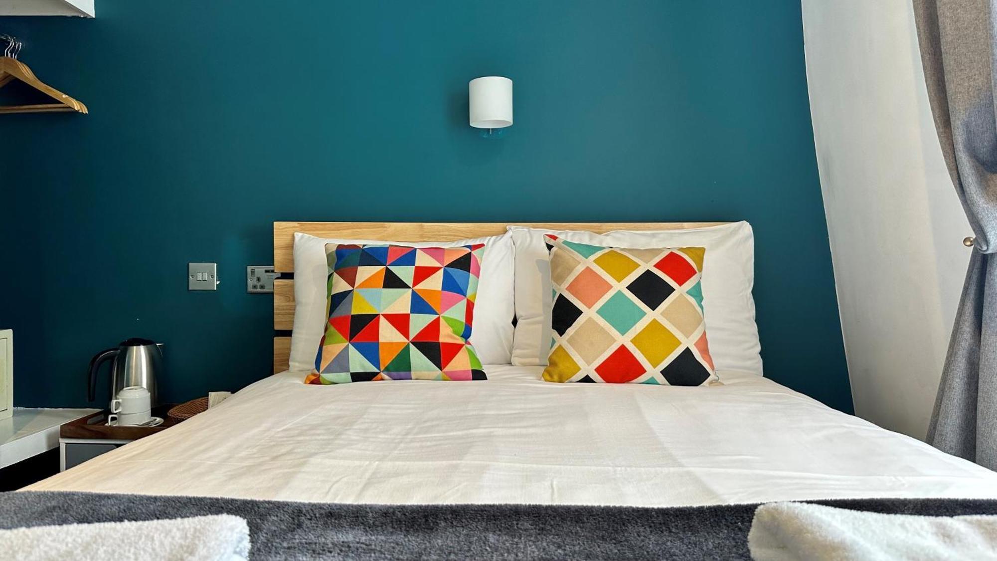 Smart Hyde Park View Хостел