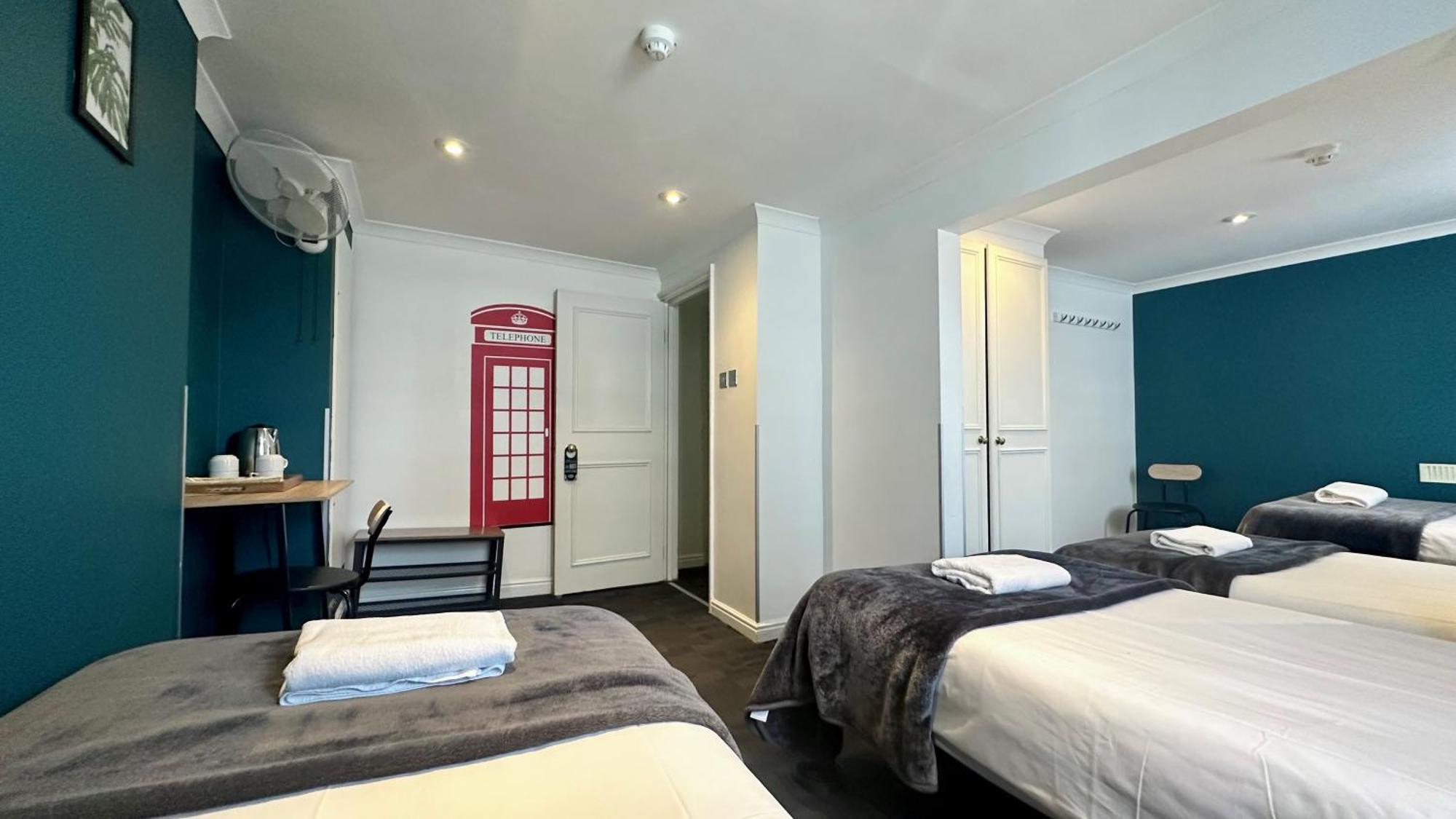 Smart Hyde Park View Хостел