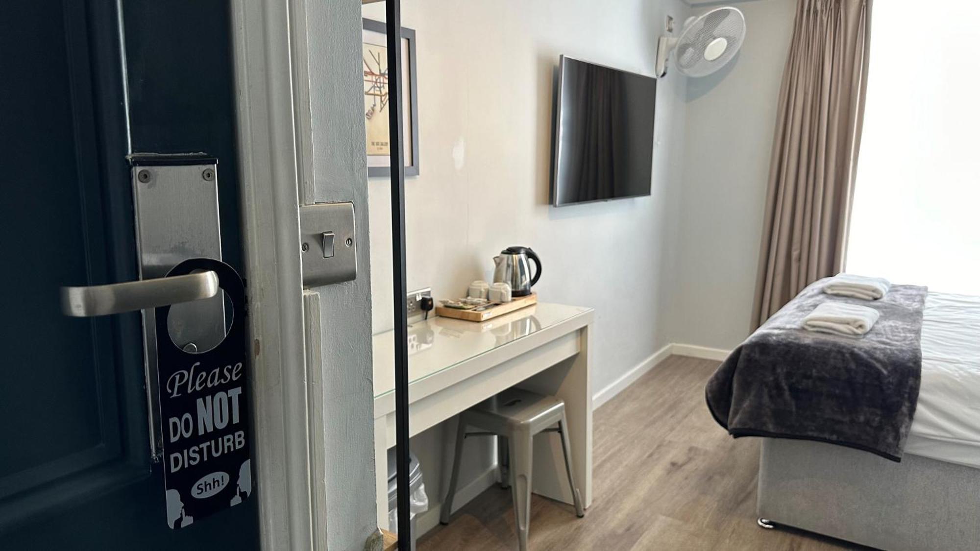 Smart Hyde Park View Хостел